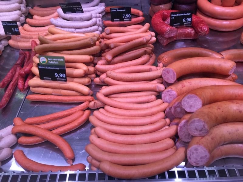 charcuterie-TOUET DE L ESCARENE-min_sausages_meat_butchery-1069321